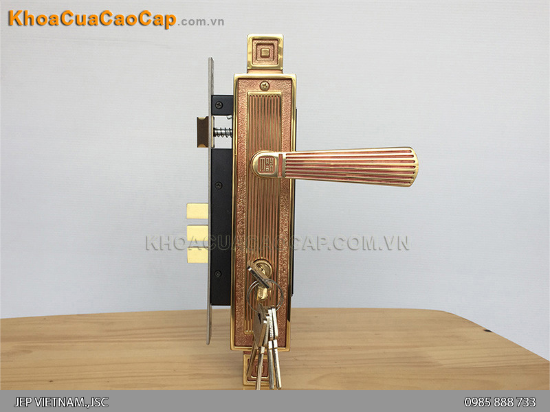 Kh&oacute;a cửa gỗ bằng đồng thau HC 8522 - ảnh 1