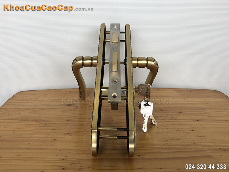 Kh&oacute;a tay gạt cửa đi m&agrave;u đồng xước HCX8561D - 4