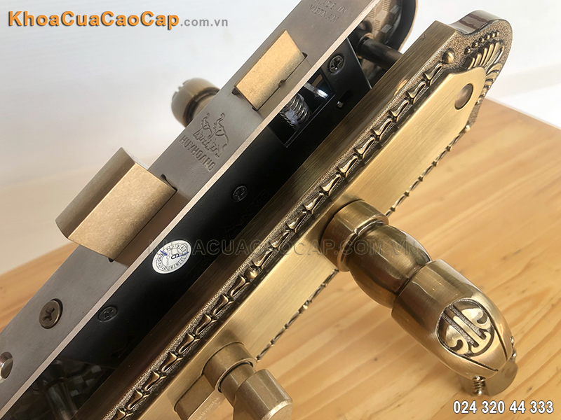 Kh&oacute;a tay gạt Huy Ho&agrave;ng EX 5861 - ảnh 2